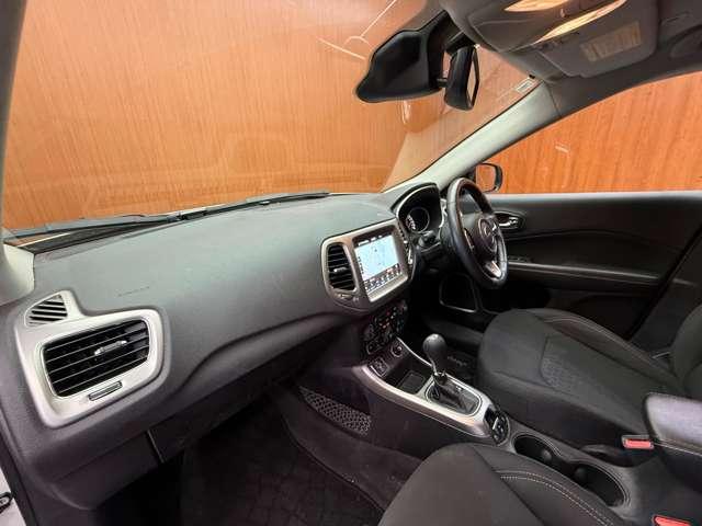 ジープ・コンパス ロンジチュード ACC 純正ナビ バックカメラ パーキングアシスト レーンアシスト ブラインドスポットアシスト ヒーテッドドアミラー 純正17インチAW ETC 電動パーキングブレーキ 横滑り防止機能(30枚目)