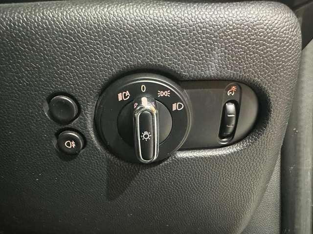 ＭＩＮＩ ジョンクーパーワークス　６速ＭＴ　クルーズコントロール　ヘッドアップディスプレイ　ナビ　Ｂカメラ　Ｂｌｕｅｔｏｏｔｈ接続　リアＰＤＣ　　ＬＥＤヘッドライト　エクステリアミラーＰＫＧ　１８インチＡＷ　ミラー内蔵ＥＴＣ　ドラレコ（21枚目）