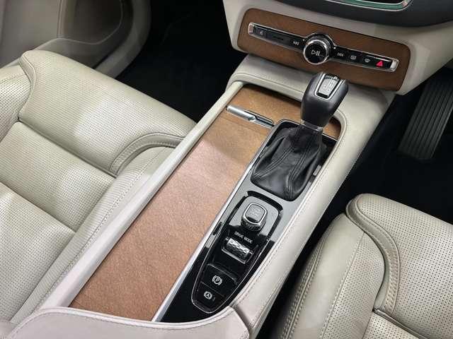 XC90 D5 AWD インスクリプション 白革シート harmankardonサウンド HUD ACC ナビ TV 360°Bluetooth接続 シートヒーター ステアリングH 自動駐車 電動リアゲート 衝突軽減B BSM LKA ETC(16枚目)