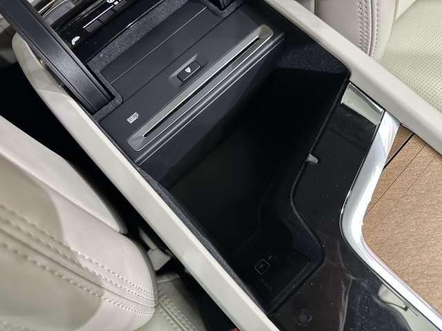 XC90 D5 AWD インスクリプション 白革シート harmankardonサウンド HUD ACC ナビ TV 360°Bluetooth接続 シートヒーター ステアリングH 自動駐車 電動リアゲート 衝突軽減B BSM LKA ETC(19枚目)
