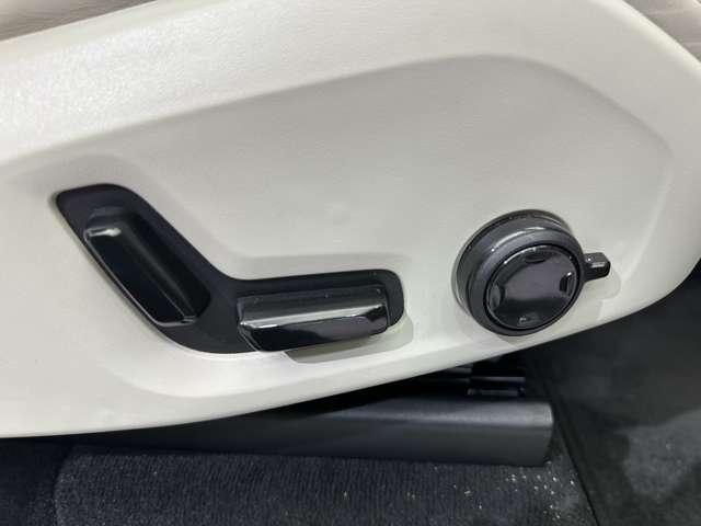 XC90 D5 AWD インスクリプション 白革シート harmankardonサウンド HUD ACC ナビ TV 360°Bluetooth接続 シートヒーター ステアリングH 自動駐車 電動リアゲート 衝突軽減B BSM LKA ETC(31枚目)