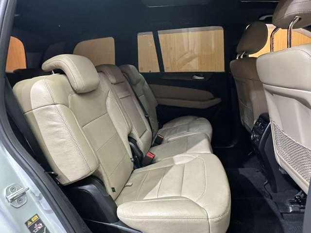 ＧＬクラス ＧＬ３５０　ブルテク４マチックレザーエクスクルシブＰ　パノラマＳＲ　白革シート　ディストロニックプラス　ナビ　ＴＶ　３６０°カメラ　電動リアゲート　パワーシート　シートＨ　　キーレスゴー　　レーンアシスト　ブラインドスポット　ＥＴＣ　レーダーセーフティＰ（9枚目）