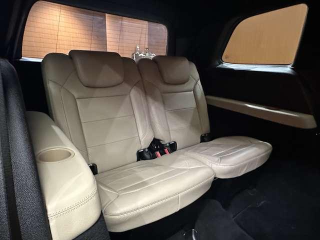 ＧＬクラス ＧＬ３５０　ブルテク４マチックレザーエクスクルシブＰ　パノラマＳＲ　白革シート　ディストロニックプラス　ナビ　ＴＶ　３６０°カメラ　電動リアゲート　パワーシート　シートＨ　　キーレスゴー　　レーンアシスト　ブラインドスポット　ＥＴＣ　レーダーセーフティＰ（11枚目）