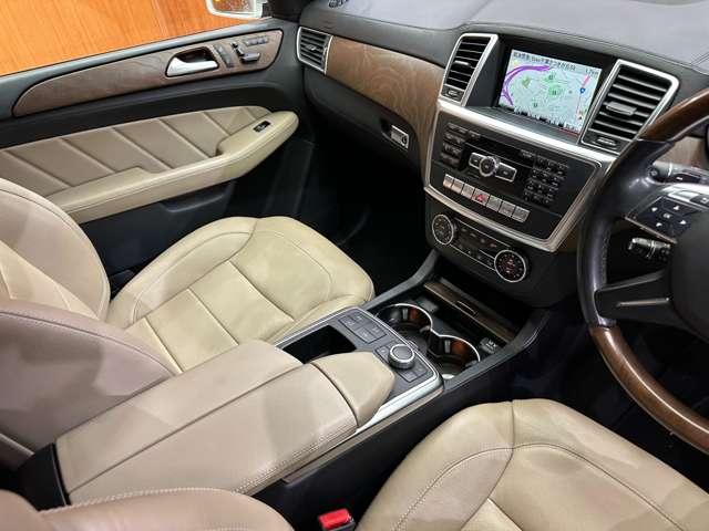 ＧＬクラス ＧＬ３５０　ブルテク４マチックレザーエクスクルシブＰ　パノラマＳＲ　白革シート　ディストロニックプラス　ナビ　ＴＶ　３６０°カメラ　電動リアゲート　パワーシート　シートＨ　　キーレスゴー　　レーンアシスト　ブラインドスポット　ＥＴＣ　レーダーセーフティＰ（15枚目）