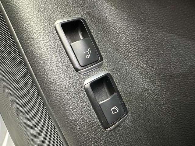 ＧＬクラス ＧＬ３５０　ブルテク４マチックレザーエクスクルシブＰ　パノラマＳＲ　白革シート　ディストロニックプラス　ナビ　ＴＶ　３６０°カメラ　電動リアゲート　パワーシート　シートＨ　　キーレスゴー　　レーンアシスト　ブラインドスポット　ＥＴＣ　レーダーセーフティＰ（30枚目）