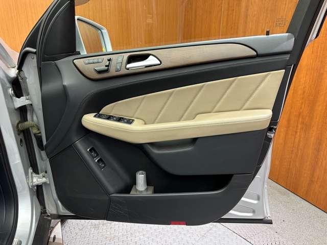 ＧＬクラス ＧＬ３５０　ブルテク４マチックレザーエクスクルシブＰ　パノラマＳＲ　白革シート　ディストロニックプラス　ナビ　ＴＶ　３６０°カメラ　電動リアゲート　パワーシート　シートＨ　　キーレスゴー　　レーンアシスト　ブラインドスポット　ＥＴＣ　レーダーセーフティＰ（45枚目）
