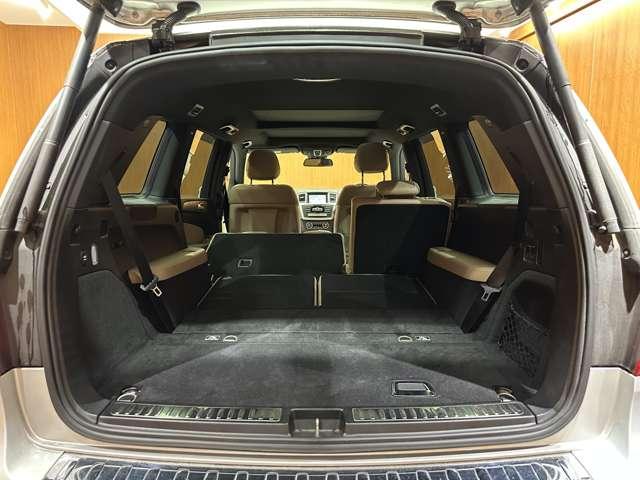 ＧＬクラス ＧＬ３５０　ブルテク４マチックレザーエクスクルシブＰ　パノラマＳＲ　白革シート　ディストロニックプラス　ナビ　ＴＶ　３６０°カメラ　電動リアゲート　パワーシート　シートＨ　　キーレスゴー　　レーンアシスト　ブラインドスポット　ＥＴＣ　レーダーセーフティＰ（52枚目）