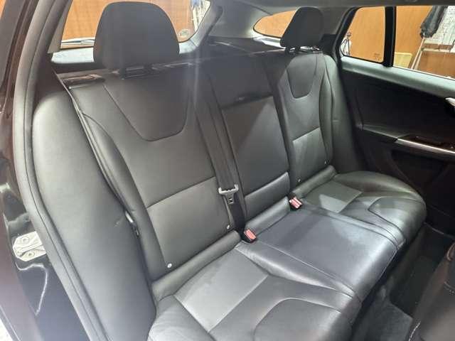 Ｖ６０ Ｄ４　クラシック　サンルーフ　純正ナビ　バックカメラ　ＰＤＣ　ＡＣＣ　ＢＬＩＳ　黒革　シートヒーター　パワーシート　キセノンヘッドライト　オートライト　ＥＴＣ　レーンキーピングエイド　アイドリングストップ（8枚目）