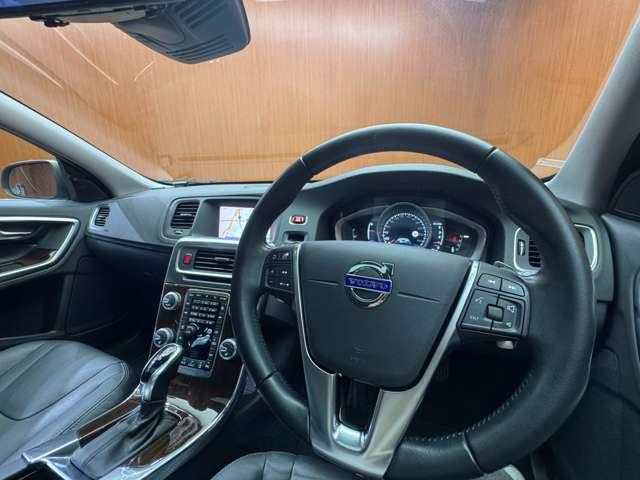 Ｖ６０ Ｄ４　クラシック　サンルーフ　純正ナビ　バックカメラ　ＰＤＣ　ＡＣＣ　ＢＬＩＳ　黒革　シートヒーター　パワーシート　キセノンヘッドライト　オートライト　ＥＴＣ　レーンキーピングエイド　アイドリングストップ（13枚目）