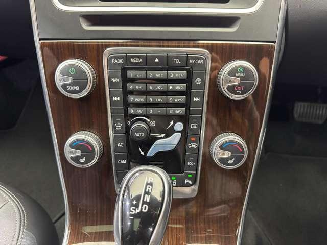 Ｖ６０ Ｄ４　クラシック　サンルーフ　純正ナビ　バックカメラ　ＰＤＣ　ＡＣＣ　ＢＬＩＳ　黒革　シートヒーター　パワーシート　キセノンヘッドライト　オートライト　ＥＴＣ　レーンキーピングエイド　アイドリングストップ（15枚目）