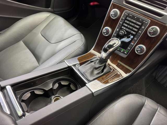 Ｖ６０ Ｄ４　クラシック　サンルーフ　純正ナビ　バックカメラ　ＰＤＣ　ＡＣＣ　ＢＬＩＳ　黒革　シートヒーター　パワーシート　キセノンヘッドライト　オートライト　ＥＴＣ　レーンキーピングエイド　アイドリングストップ（16枚目）