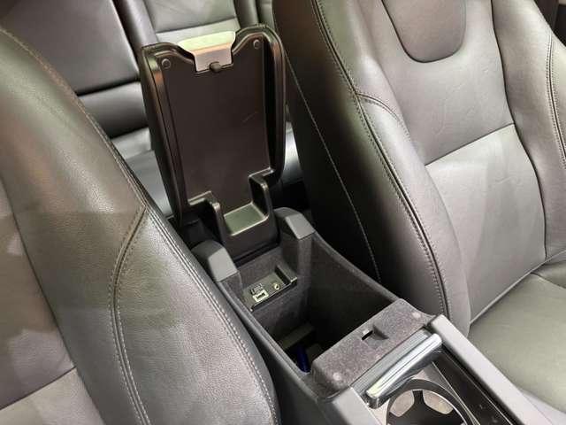 Ｖ６０ Ｄ４　クラシック　サンルーフ　純正ナビ　バックカメラ　ＰＤＣ　ＡＣＣ　ＢＬＩＳ　黒革　シートヒーター　パワーシート　キセノンヘッドライト　オートライト　ＥＴＣ　レーンキーピングエイド　アイドリングストップ（18枚目）