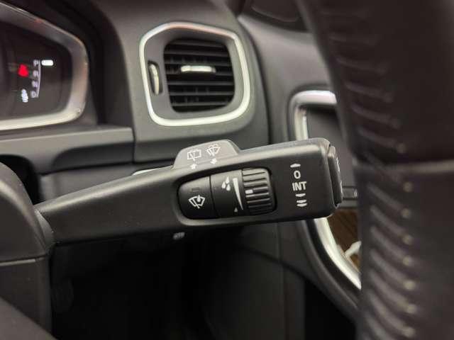 Ｖ６０ Ｄ４　クラシック　サンルーフ　純正ナビ　バックカメラ　ＰＤＣ　ＡＣＣ　ＢＬＩＳ　黒革　シートヒーター　パワーシート　キセノンヘッドライト　オートライト　ＥＴＣ　レーンキーピングエイド　アイドリングストップ（23枚目）