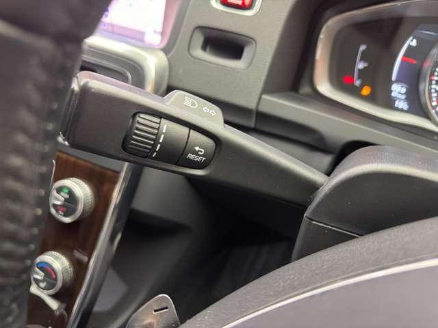 Ｖ６０ Ｄ４　クラシック　サンルーフ　純正ナビ　バックカメラ　ＰＤＣ　ＡＣＣ　ＢＬＩＳ　黒革　シートヒーター　パワーシート　キセノンヘッドライト　オートライト　ＥＴＣ　レーンキーピングエイド　アイドリングストップ（24枚目）