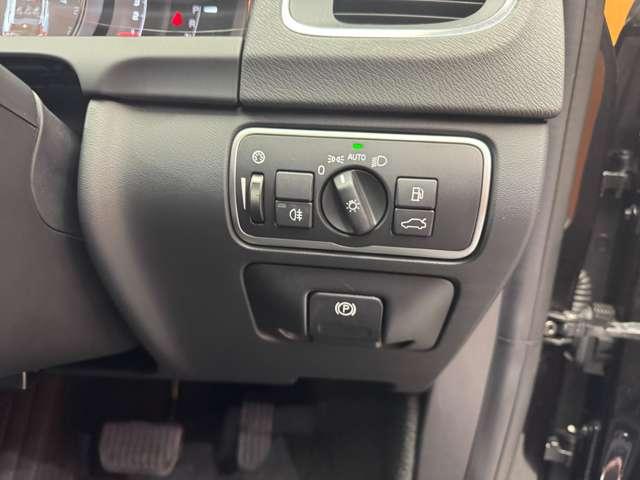 Ｖ６０ Ｄ４　クラシック　サンルーフ　純正ナビ　バックカメラ　ＰＤＣ　ＡＣＣ　ＢＬＩＳ　黒革　シートヒーター　パワーシート　キセノンヘッドライト　オートライト　ＥＴＣ　レーンキーピングエイド　アイドリングストップ（25枚目）