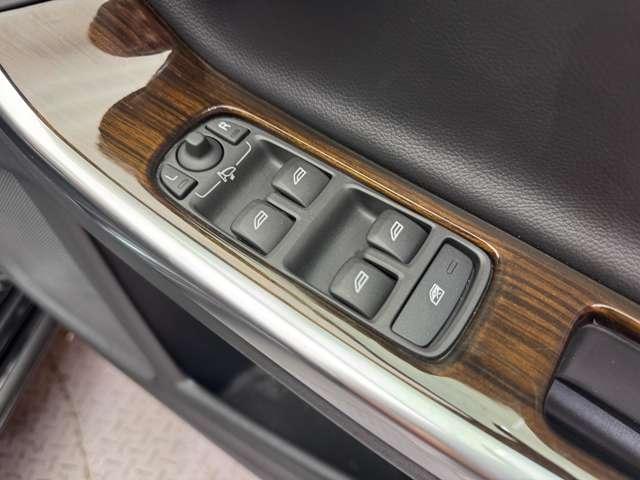 Ｖ６０ Ｄ４　クラシック　サンルーフ　純正ナビ　バックカメラ　ＰＤＣ　ＡＣＣ　ＢＬＩＳ　黒革　シートヒーター　パワーシート　キセノンヘッドライト　オートライト　ＥＴＣ　レーンキーピングエイド　アイドリングストップ（26枚目）