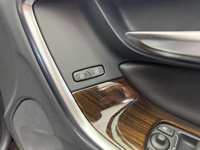 Ｖ６０ Ｄ４　クラシック　サンルーフ　純正ナビ　バックカメラ　ＰＤＣ　ＡＣＣ　ＢＬＩＳ　黒革　シートヒーター　パワーシート　キセノンヘッドライト　オートライト　ＥＴＣ　レーンキーピングエイド　アイドリングストップ（27枚目）