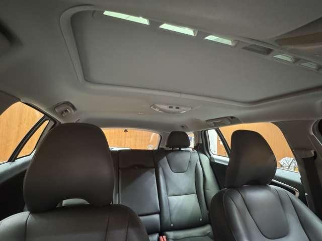 Ｖ６０ Ｄ４　クラシック　サンルーフ　純正ナビ　バックカメラ　ＰＤＣ　ＡＣＣ　ＢＬＩＳ　黒革　シートヒーター　パワーシート　キセノンヘッドライト　オートライト　ＥＴＣ　レーンキーピングエイド　アイドリングストップ（33枚目）