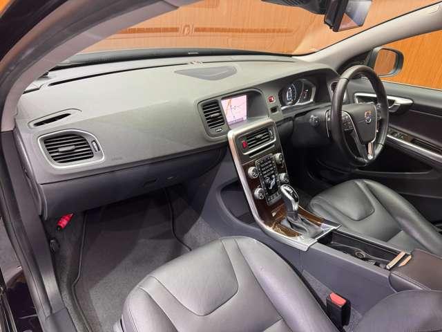 Ｖ６０ Ｄ４　クラシック　サンルーフ　純正ナビ　バックカメラ　ＰＤＣ　ＡＣＣ　ＢＬＩＳ　黒革　シートヒーター　パワーシート　キセノンヘッドライト　オートライト　ＥＴＣ　レーンキーピングエイド　アイドリングストップ（40枚目）