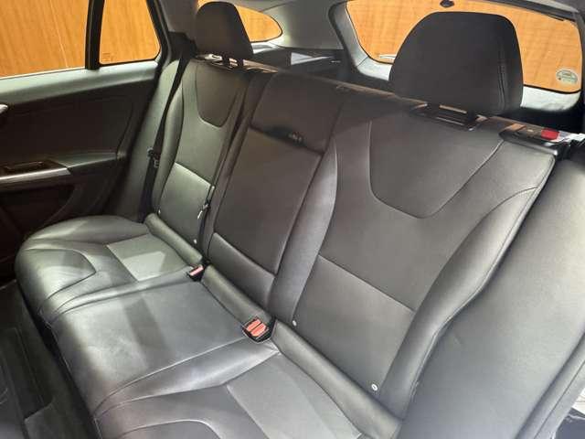 Ｖ６０ Ｄ４　クラシック　サンルーフ　純正ナビ　バックカメラ　ＰＤＣ　ＡＣＣ　ＢＬＩＳ　黒革　シートヒーター　パワーシート　キセノンヘッドライト　オートライト　ＥＴＣ　レーンキーピングエイド　アイドリングストップ（43枚目）