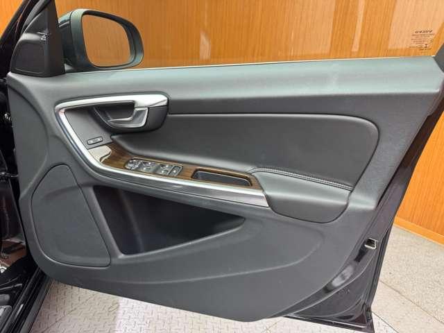 Ｖ６０ Ｄ４　クラシック　サンルーフ　純正ナビ　バックカメラ　ＰＤＣ　ＡＣＣ　ＢＬＩＳ　黒革　シートヒーター　パワーシート　キセノンヘッドライト　オートライト　ＥＴＣ　レーンキーピングエイド　アイドリングストップ（44枚目）