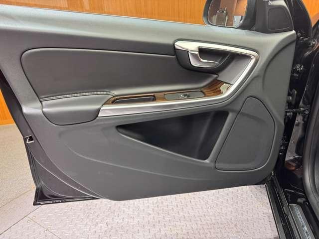 Ｖ６０ Ｄ４　クラシック　サンルーフ　純正ナビ　バックカメラ　ＰＤＣ　ＡＣＣ　ＢＬＩＳ　黒革　シートヒーター　パワーシート　キセノンヘッドライト　オートライト　ＥＴＣ　レーンキーピングエイド　アイドリングストップ（45枚目）