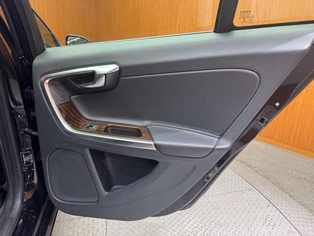 Ｖ６０ Ｄ４　クラシック　サンルーフ　純正ナビ　バックカメラ　ＰＤＣ　ＡＣＣ　ＢＬＩＳ　黒革　シートヒーター　パワーシート　キセノンヘッドライト　オートライト　ＥＴＣ　レーンキーピングエイド　アイドリングストップ（46枚目）