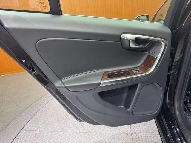 Ｖ６０ Ｄ４　クラシック　サンルーフ　純正ナビ　バックカメラ　ＰＤＣ　ＡＣＣ　ＢＬＩＳ　黒革　シートヒーター　パワーシート　キセノンヘッドライト　オートライト　ＥＴＣ　レーンキーピングエイド　アイドリングストップ（47枚目）