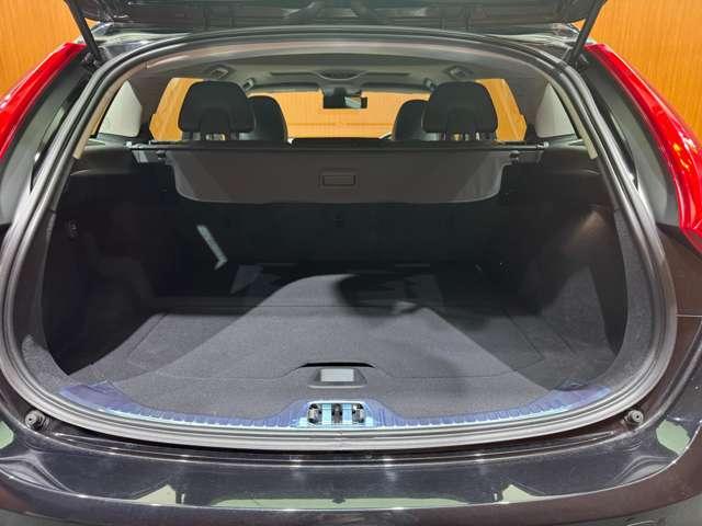 Ｖ６０ Ｄ４　クラシック　サンルーフ　純正ナビ　バックカメラ　ＰＤＣ　ＡＣＣ　ＢＬＩＳ　黒革　シートヒーター　パワーシート　キセノンヘッドライト　オートライト　ＥＴＣ　レーンキーピングエイド　アイドリングストップ（48枚目）