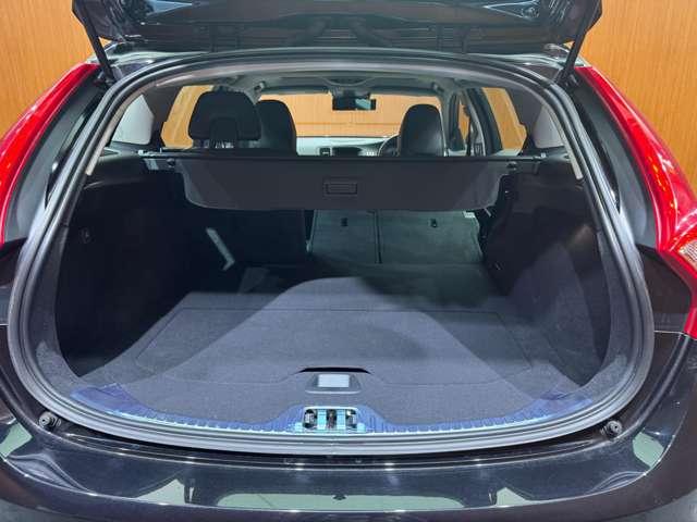 Ｖ６０ Ｄ４　クラシック　サンルーフ　純正ナビ　バックカメラ　ＰＤＣ　ＡＣＣ　ＢＬＩＳ　黒革　シートヒーター　パワーシート　キセノンヘッドライト　オートライト　ＥＴＣ　レーンキーピングエイド　アイドリングストップ（49枚目）