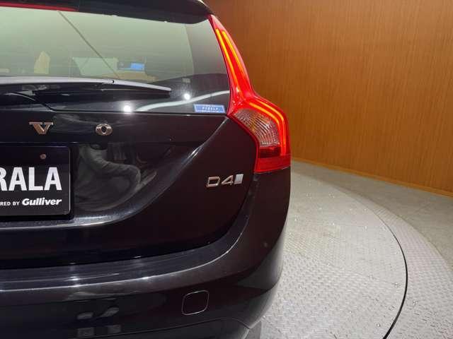 Ｖ６０ Ｄ４　クラシック　サンルーフ　純正ナビ　バックカメラ　ＰＤＣ　ＡＣＣ　ＢＬＩＳ　黒革　シートヒーター　パワーシート　キセノンヘッドライト　オートライト　ＥＴＣ　レーンキーピングエイド　アイドリングストップ（64枚目）