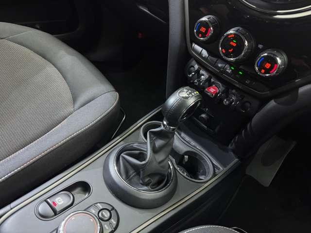 ＭＩＮＩ クーパーＤ　クロスオーバー　ＡＣＣ　純正ナビ　バックカメラ　リアＰＤＣ　衝突軽減Ｂ　Ｂｌｕｅｔｏｏｔｈ　ＬＥＤヘッドライト　オートライト　ＥＴＣ　純正１７インチＡＷ　横滑り防止機能　アイドリングストップ　電動リアゲート（16枚目）