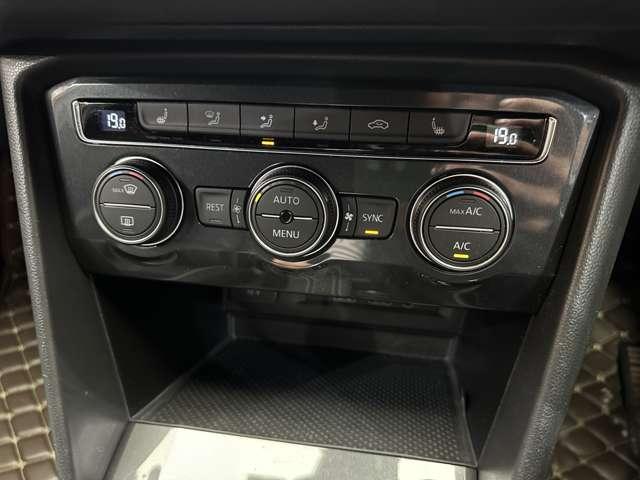 ティグアン TDI 4モーション Rライン パノラマSR 純正ナビ 360°カメラ ACC バーチャルCP 黒革 シートヒーター パワーシート LEDヘッドライト ハイビームアシスト パーキングアシスト 電動リアゲート 純正20インチAW(13枚目)