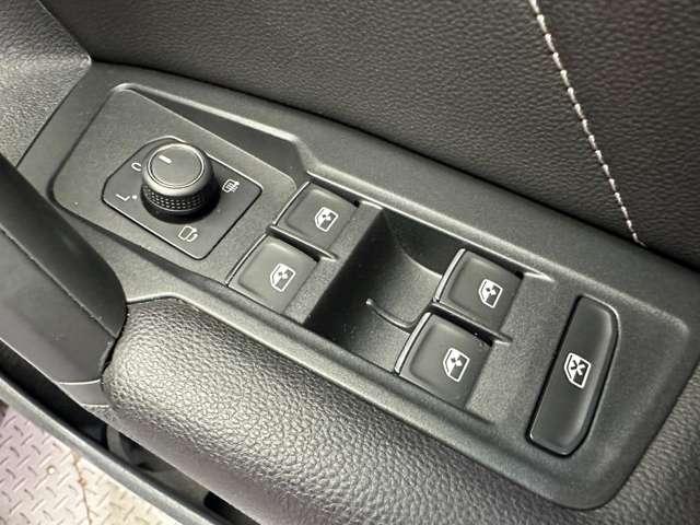 ティグアン TDI 4モーション Rライン パノラマSR 純正ナビ 360°カメラ ACC バーチャルCP 黒革 シートヒーター パワーシート LEDヘッドライト ハイビームアシスト パーキングアシスト 電動リアゲート 純正20インチAW(25枚目)