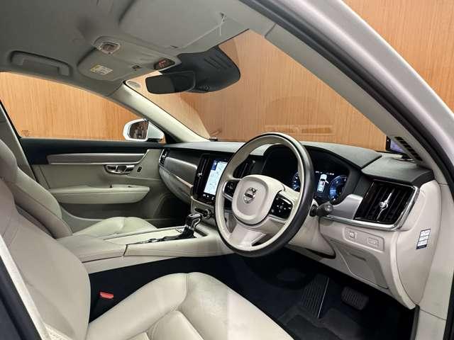 V90 D4 モメンタム ACC 白革シート 純正ナビ TV 360°Bluetooth接続 電動シート シートヒーター パークアシスト 電動リアゲート LEDヘッドライト 衝突軽減ブレーキ BLIS LKA ETC 禁煙車(5枚目)