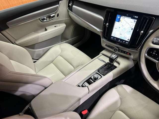 V90 D4 モメンタム ACC 白革シート 純正ナビ TV 360°Bluetooth接続 電動シート シートヒーター パークアシスト 電動リアゲート LEDヘッドライト 衝突軽減ブレーキ BLIS LKA ETC 禁煙車(13枚目)