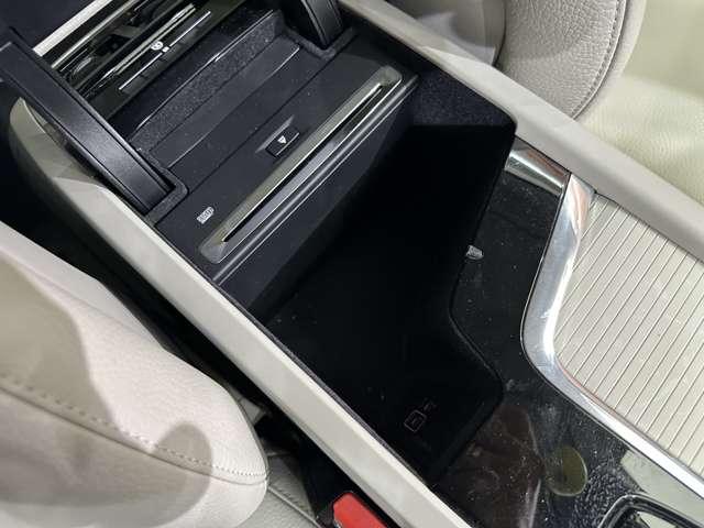 V90 D4 モメンタム ACC 白革シート 純正ナビ TV 360°Bluetooth接続 電動シート シートヒーター パークアシスト 電動リアゲート LEDヘッドライト 衝突軽減ブレーキ BLIS LKA ETC 禁煙車(16枚目)