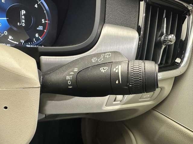 V90 D4 モメンタム ACC 白革シート 純正ナビ TV 360°Bluetooth接続 電動シート シートヒーター パークアシスト 電動リアゲート LEDヘッドライト 衝突軽減ブレーキ BLIS LKA ETC 禁煙車(22枚目)