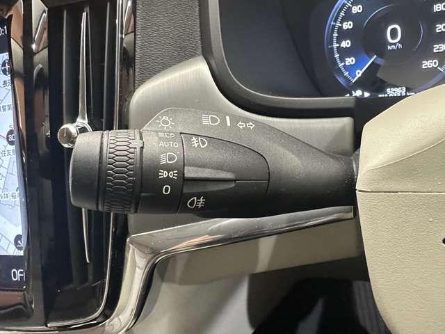 V90 D4 モメンタム ACC 白革シート 純正ナビ TV 360°Bluetooth接続 電動シート シートヒーター パークアシスト 電動リアゲート LEDヘッドライト 衝突軽減ブレーキ BLIS LKA ETC 禁煙車(23枚目)