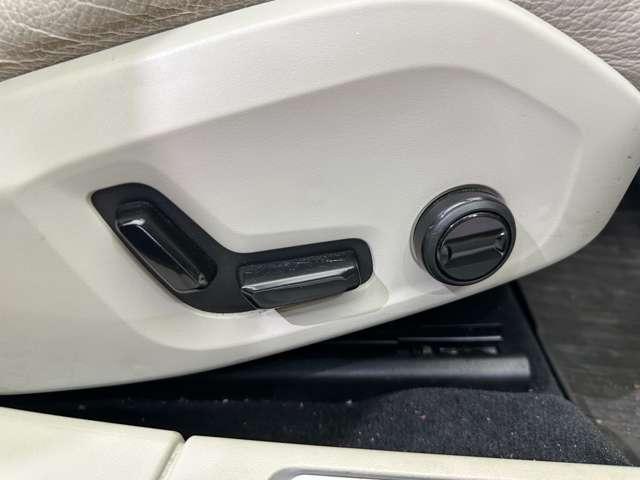 V90 D4 モメンタム ACC 白革シート 純正ナビ TV 360°Bluetooth接続 電動シート シートヒーター パークアシスト 電動リアゲート LEDヘッドライト 衝突軽減ブレーキ BLIS LKA ETC 禁煙車(24枚目)