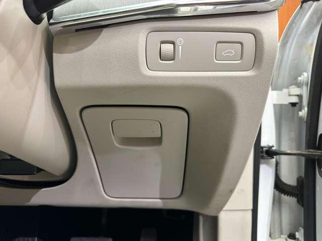 V90 D4 モメンタム ACC 白革シート 純正ナビ TV 360°Bluetooth接続 電動シート シートヒーター パークアシスト 電動リアゲート LEDヘッドライト 衝突軽減ブレーキ BLIS LKA ETC 禁煙車(25枚目)