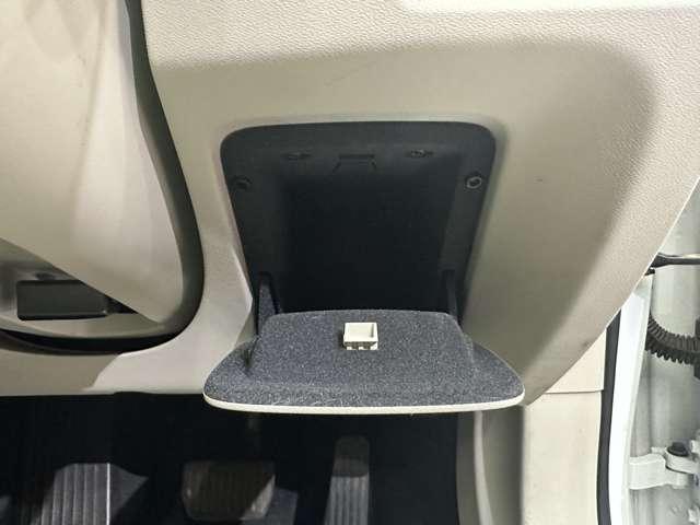 V90 D4 モメンタム ACC 白革シート 純正ナビ TV 360°Bluetooth接続 電動シート シートヒーター パークアシスト 電動リアゲート LEDヘッドライト 衝突軽減ブレーキ BLIS LKA ETC 禁煙車(26枚目)