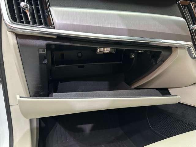 V90 D4 モメンタム ACC 白革シート 純正ナビ TV 360°Bluetooth接続 電動シート シートヒーター パークアシスト 電動リアゲート LEDヘッドライト 衝突軽減ブレーキ BLIS LKA ETC 禁煙車(32枚目)