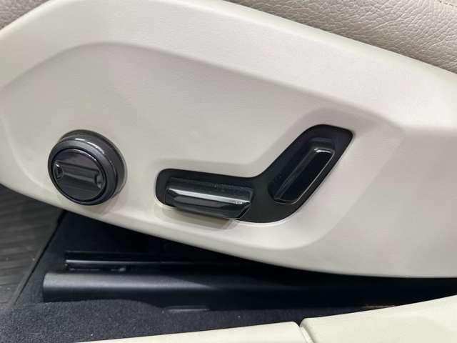 V90 D4 モメンタム ACC 白革シート 純正ナビ TV 360°Bluetooth接続 電動シート シートヒーター パークアシスト 電動リアゲート LEDヘッドライト 衝突軽減ブレーキ BLIS LKA ETC 禁煙車(33枚目)