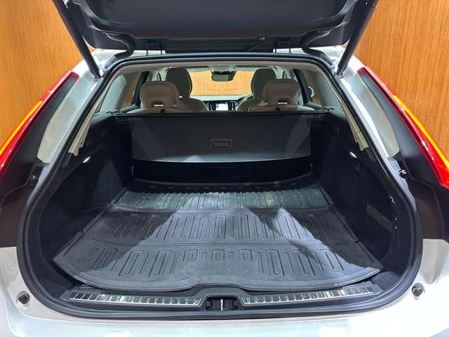 V90 D4 モメンタム ACC 白革シート 純正ナビ TV 360°Bluetooth接続 電動シート シートヒーター パークアシスト 電動リアゲート LEDヘッドライト 衝突軽減ブレーキ BLIS LKA ETC 禁煙車(43枚目)