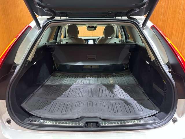 V90 D4 モメンタム ACC 白革シート 純正ナビ TV 360°Bluetooth接続 電動シート シートヒーター パークアシスト 電動リアゲート LEDヘッドライト 衝突軽減ブレーキ BLIS LKA ETC 禁煙車(45枚目)