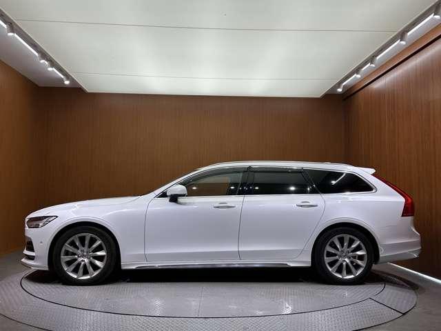 V90 D4 モメンタム ACC 白革シート 純正ナビ TV 360°Bluetooth接続 電動シート シートヒーター パークアシスト 電動リアゲート LEDヘッドライト 衝突軽減ブレーキ BLIS LKA ETC 禁煙車(51枚目)