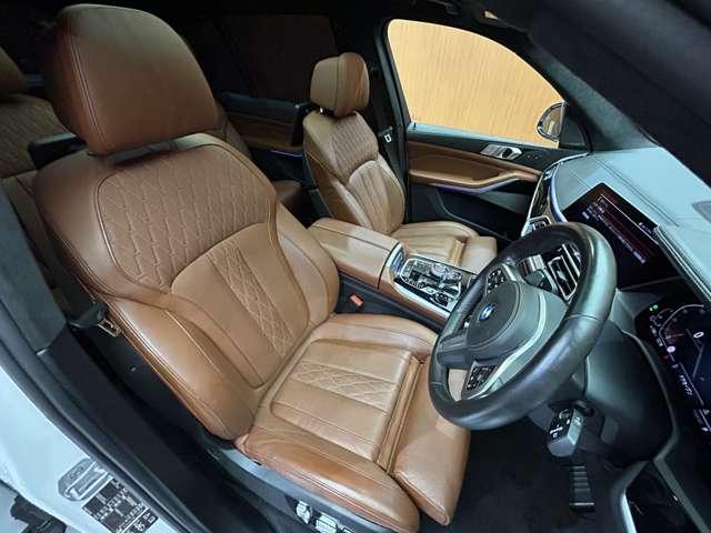 X7 xDrive 35d Mスポーツ サンルーフ 2列目コンフォートシート リアエンターテイメント harmankardon OP22インチAW 茶革シート シートヒーター ベンチレーション 電動リアゲート パーキングアシストプラス(6枚目)