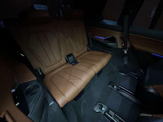 X7 xDrive 35d Mスポーツ サンルーフ 2列目コンフォートシート リアエンターテイメント harmankardon OP22インチAW 茶革シート シートヒーター ベンチレーション 電動リアゲート パーキングアシストプラス(11枚目)