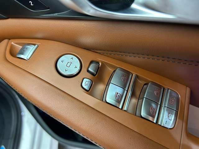 X7 xDrive 35d Mスポーツ サンルーフ 2列目コンフォートシート リアエンターテイメント harmankardon OP22インチAW 茶革シート シートヒーター ベンチレーション 電動リアゲート パーキングアシストプラス(33枚目)